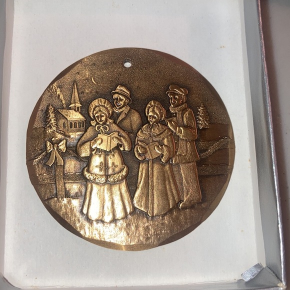 Ornate hand wrought bronze metal Wendell August Solid Bronze Ornament Or Charm - Picture 2 of 4